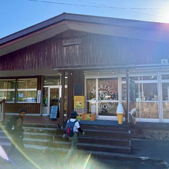 柿9個300円を3人で分けました☺️👍✨
柿好きのゆかりんさんは1人で購入😆