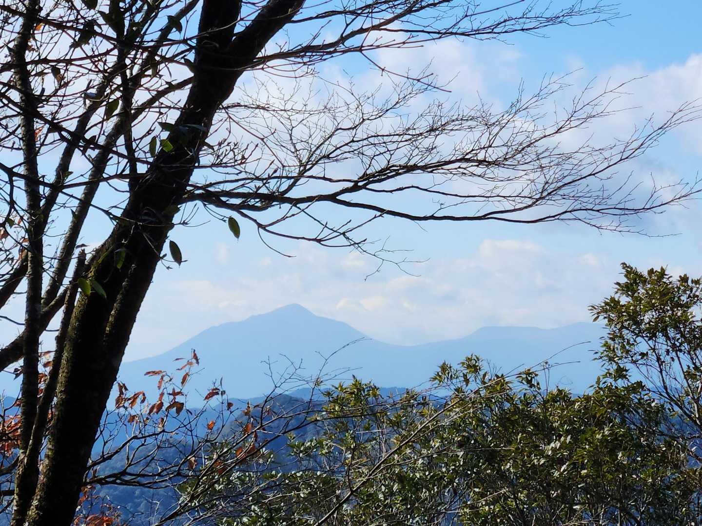高千穂峰⛰️
木々が伐採され見晴らしが良くなってた🙏