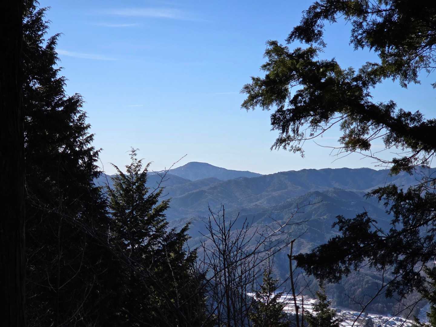 おっ、あれは先週登った茶臼山だ⛰️