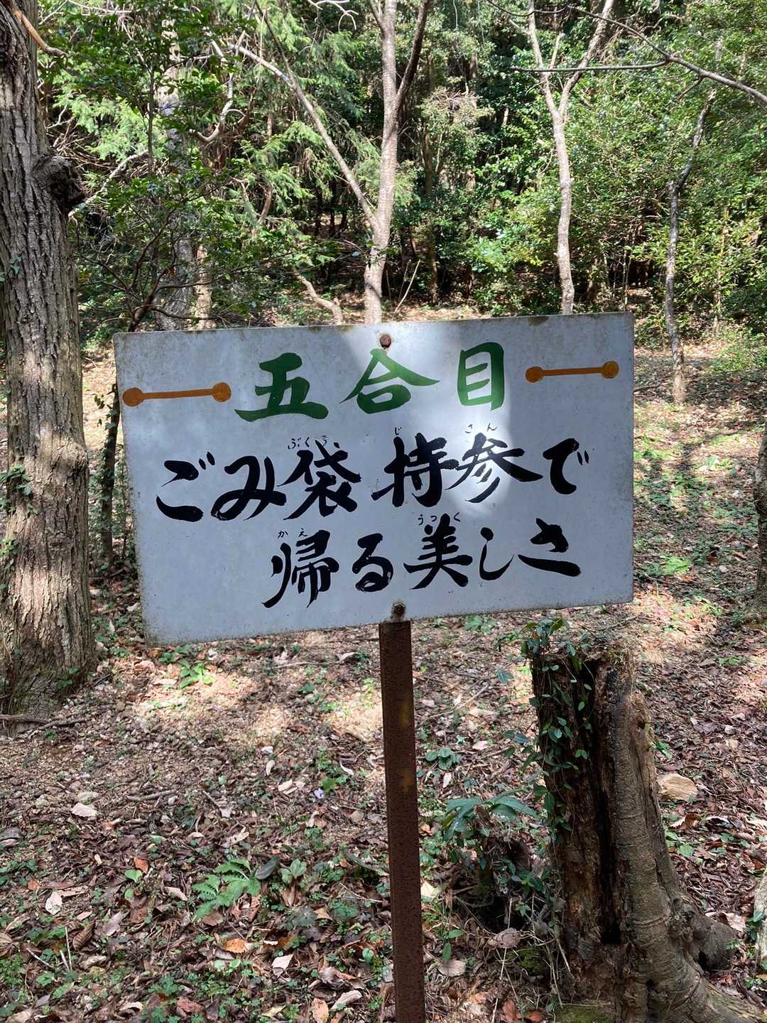 近隣の方々でしょうか、
多くの家族連れが歩かれていました。
羨ましい環境ですな。