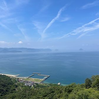瀬戸大橋方面。霞んで見えない