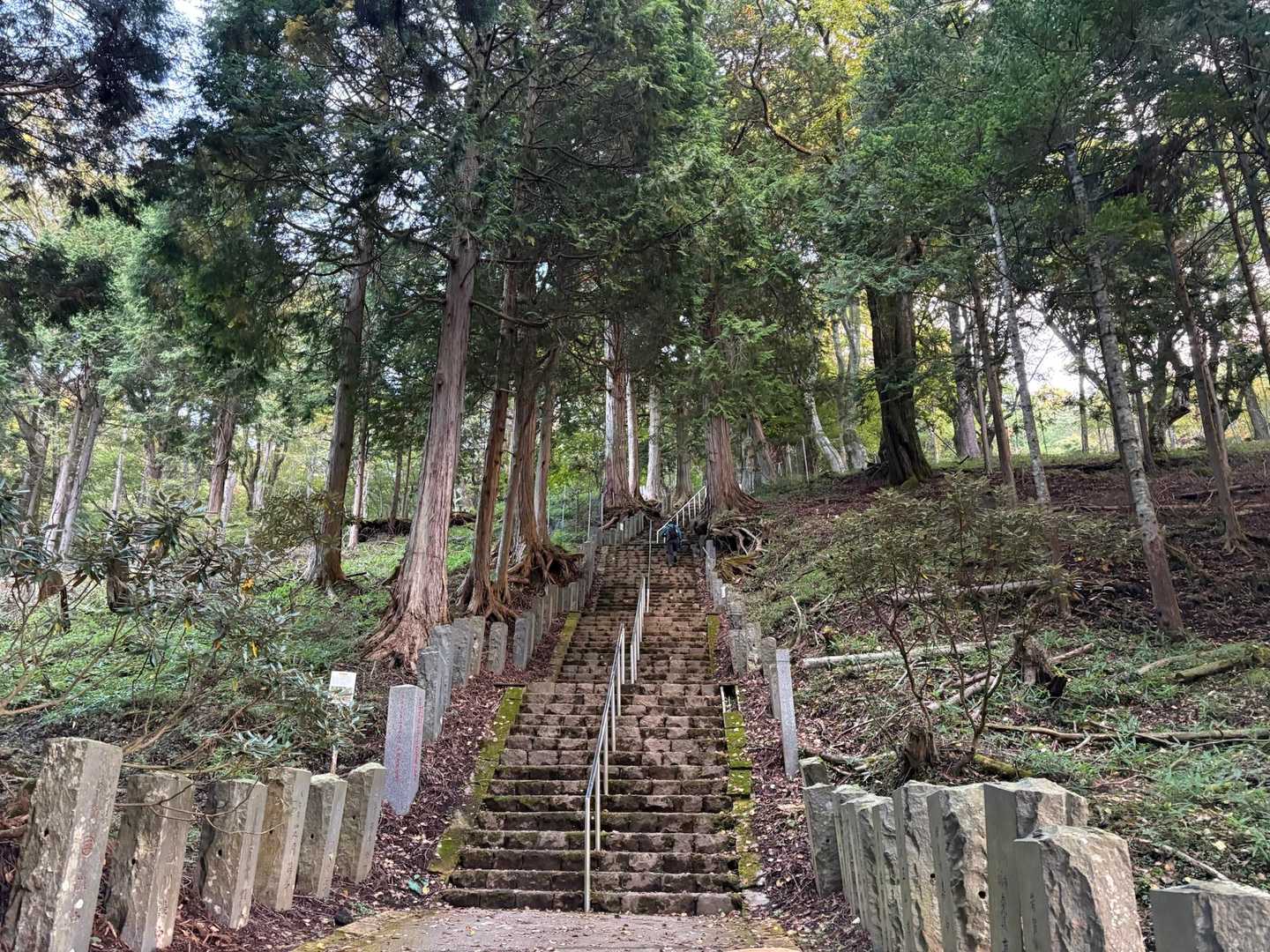 いきなり長い階段ですね😓
今日は何故か体が軽い！
別に痩せたわけじゃない😁