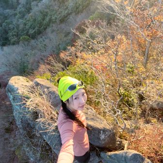 崖の上に立った時 どのようなワードが思い浮かびますか？ 崖っぷち 絶対絶命 瀬戸際 四面楚歌 高い所っていいよね🪽