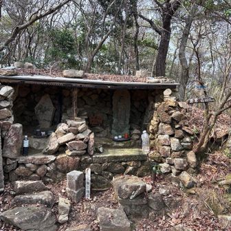 岩倉山登頂！
ここで昼ご飯はダメな気がしました。
