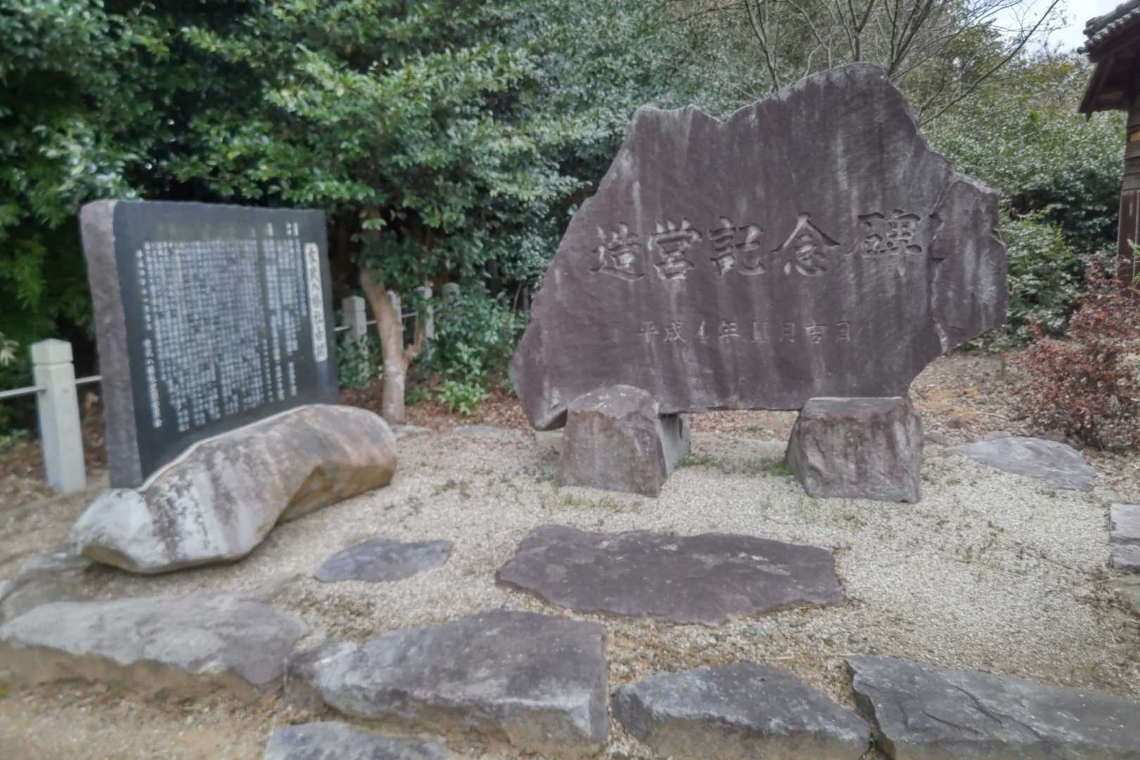 車に戻る途中、地図を見たら　もう1つピークがあるので寄ってみた😅
山頂表示は無いがYAMAPには　八幡山と書いてある!
10こ目のピークGet