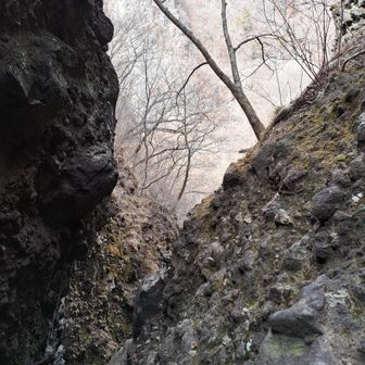 チムニーは見方によっては黒々と見え不気味で怖いです