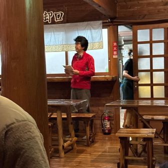 有名なオーナーの粟沢さんのお天気のお話。
明日は午前の晴れ間途中にガスが登ってきて午後から小雨かもと。
5時アタック予定を少し早めることにする