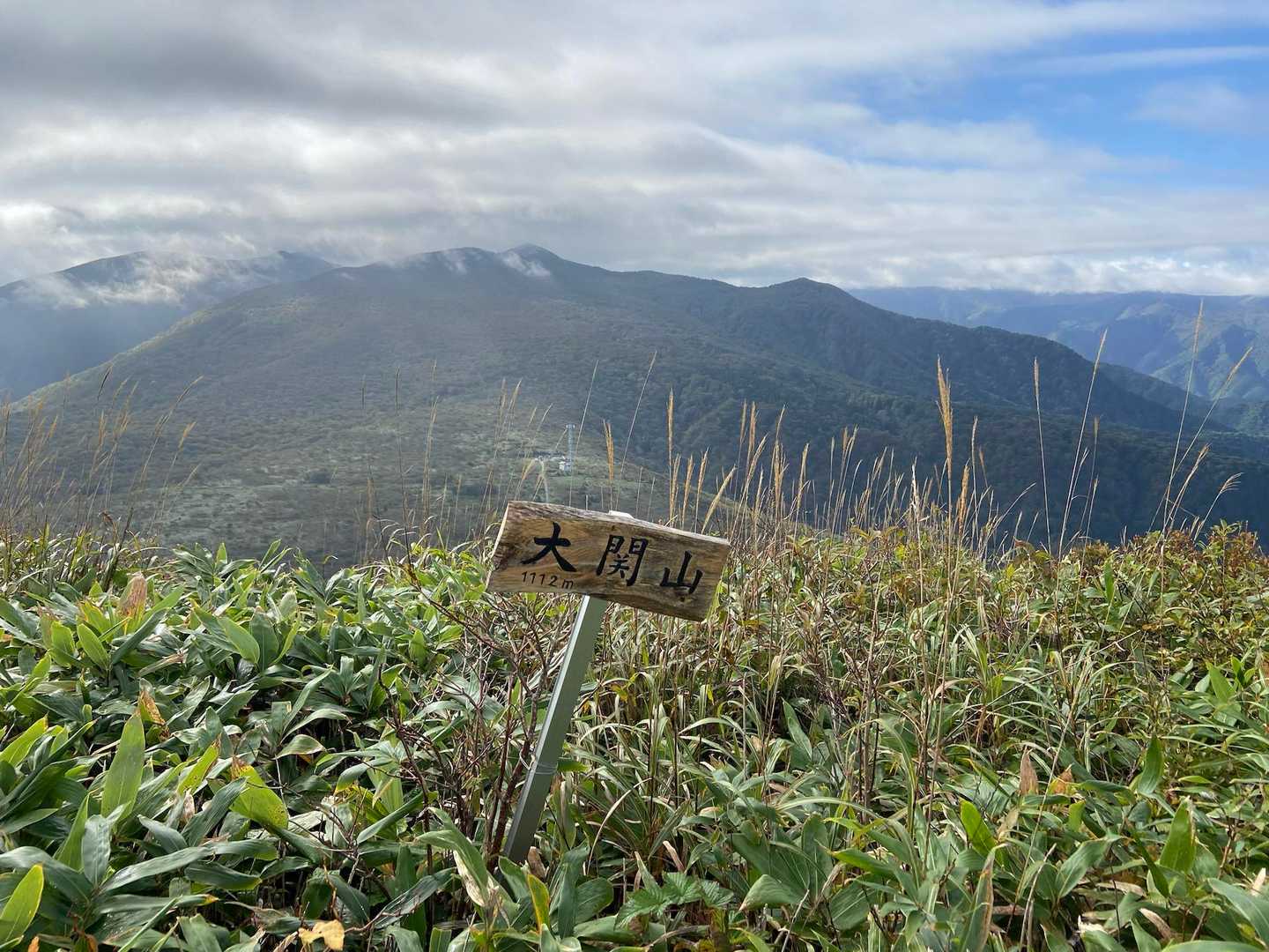 大関山-ハマグリ山-トンガリ山-山形神室岳 往復コースの写真