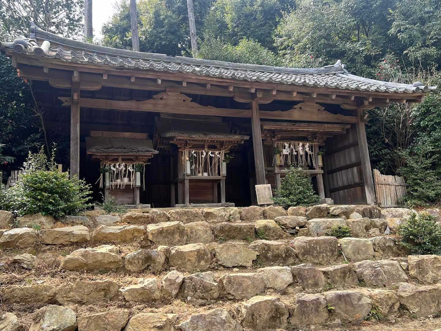 酒解神社。
写真を撮り漏れましたが、
本殿は国の登録文化財に指定されてるんだとか。