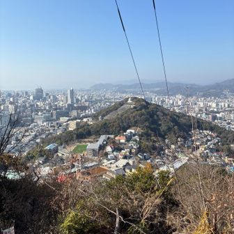 二葉山が見える。👈の道は通行不可だって