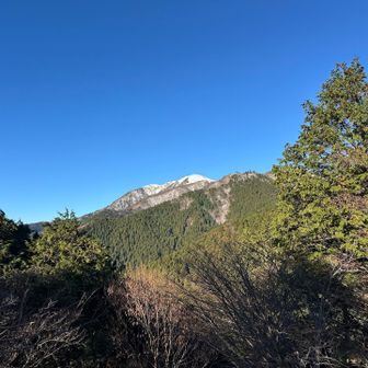 反対側にはこれから進む山頂