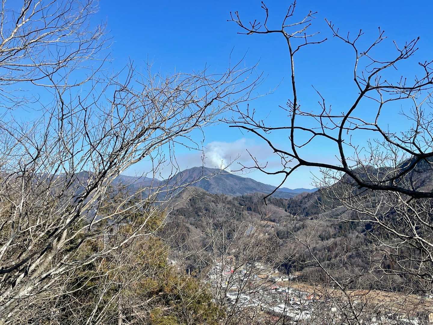 高川山 | 中央線の駅と駅をつなぐ、秀麗富嶽十二景の名峰を越える縦走ルートの写真