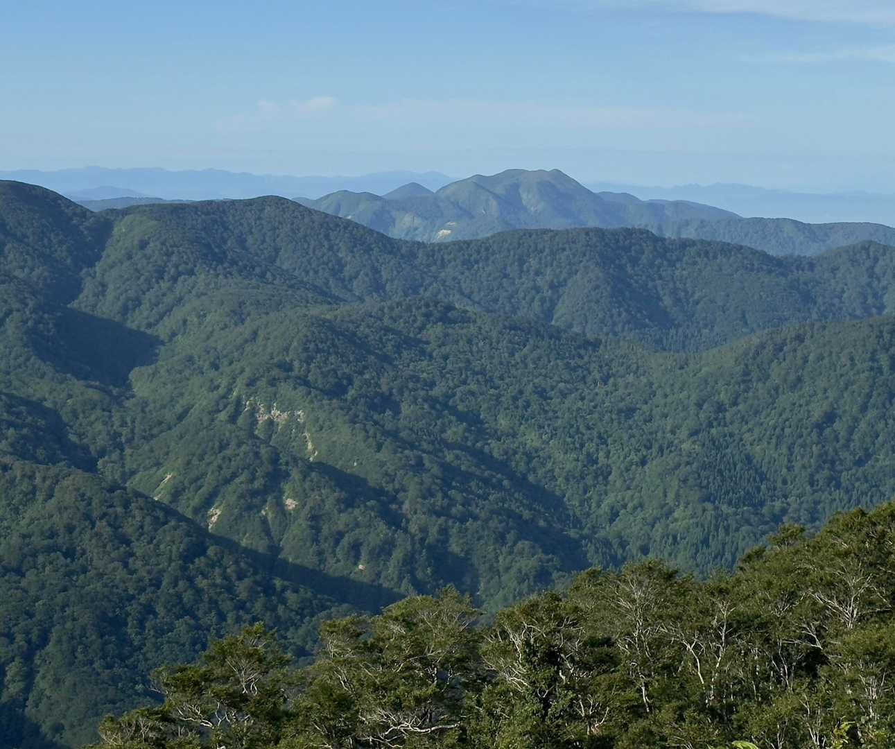 真昼岳かな？
真昼山地って言葉さえ知らなかった