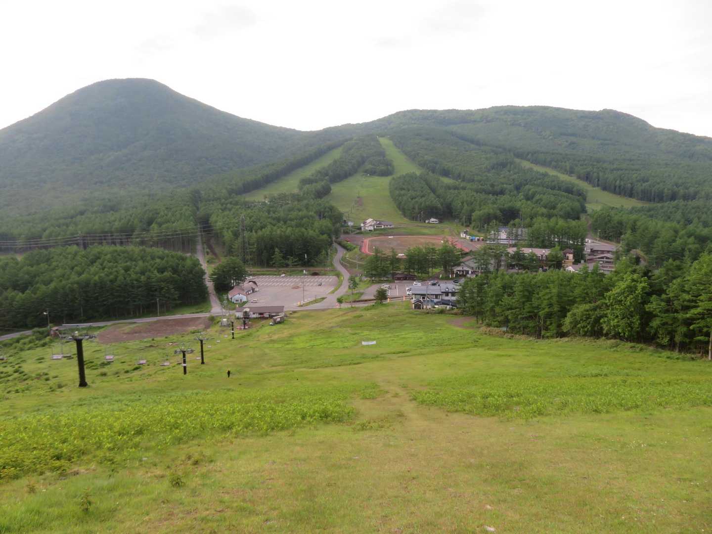 ゲレンデ歩き。直登はきついのでジグザグ歩き。