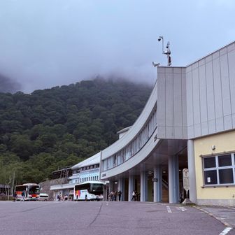 登山口から扇沢駅までの登りが何気にキツかった😰