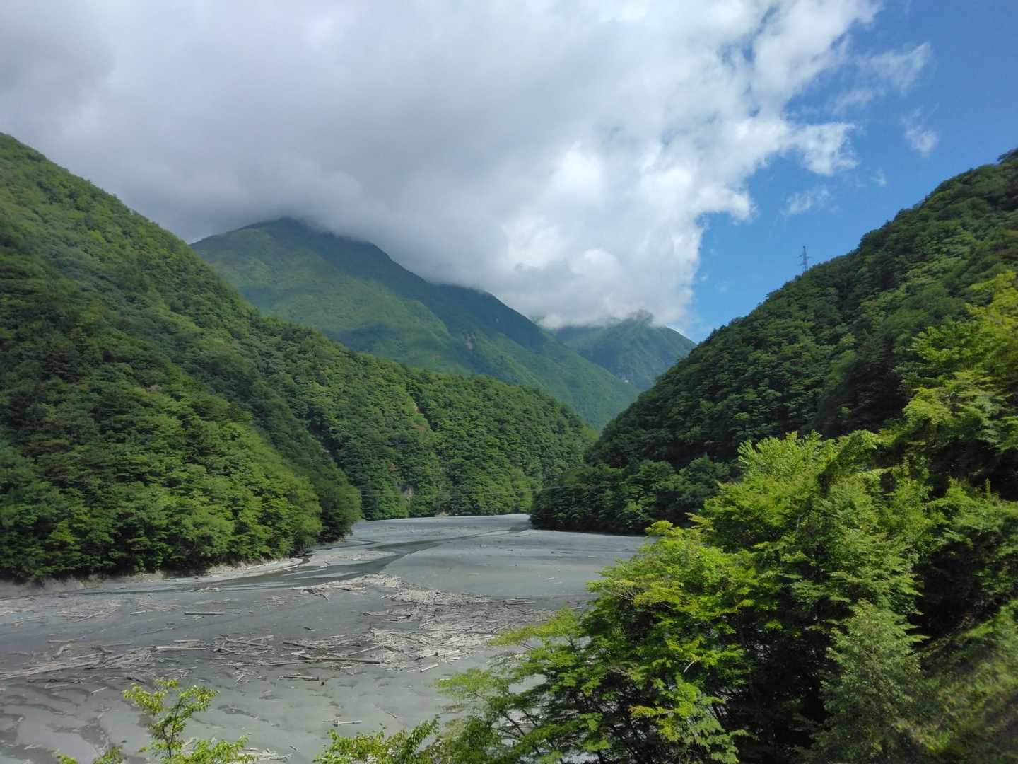 振り返り渡ってきた畑窪吊り橋