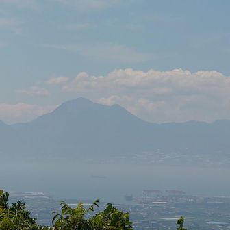 雲仙⛰️
サコッシュには、あと1回海を渡らなければ…。どうしますkikomamaさーん。