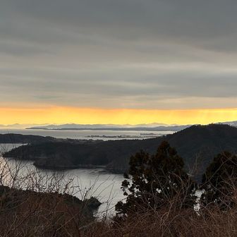 どうやら硯上山も
山頂に三角点、山名板あったようだが見のがす