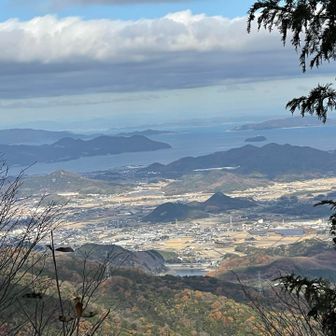山頂からは瀬戸内海や