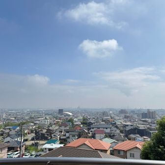 とりあえず展望台から
少しずつ晴れてきたとはいえ、まだガスってるな〜