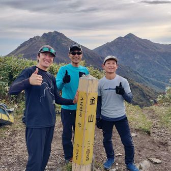 金山に到着！
焼山、火打をバックに