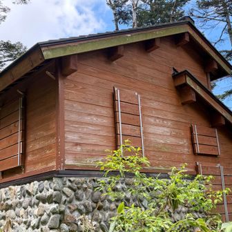 避難小屋かな