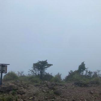 晴れていれば、阿蘇の綺麗な景色が見れるでしょうが、全く見えず