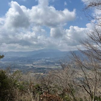 途中　休憩所から筑波山