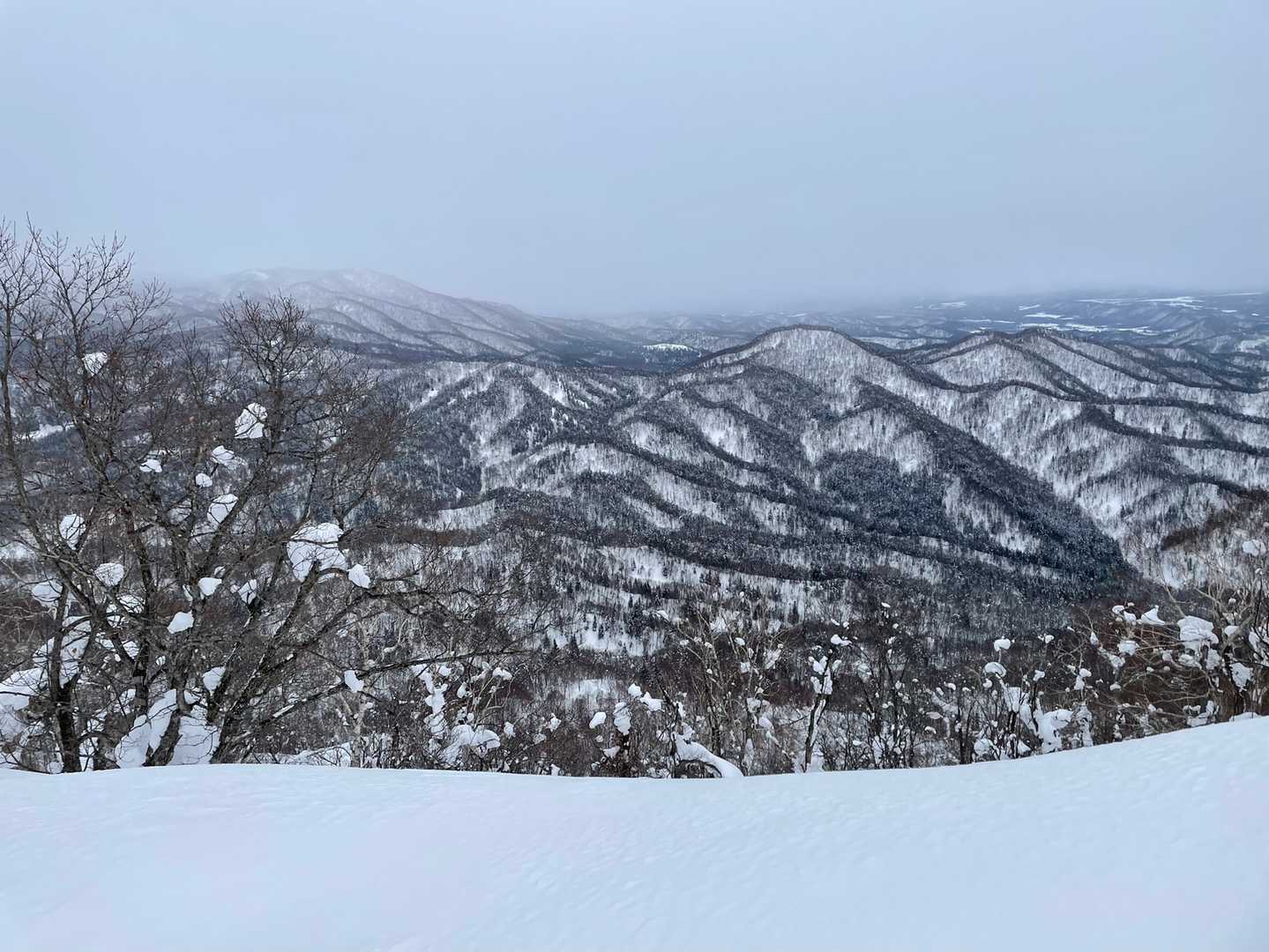 少し景色を眺める。
山並みが美しい。
