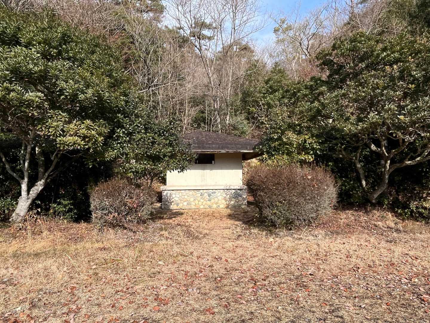 経小屋山公園内にあるトイレ🚾
ぼっとんの和式ですが、使用可能🆗
