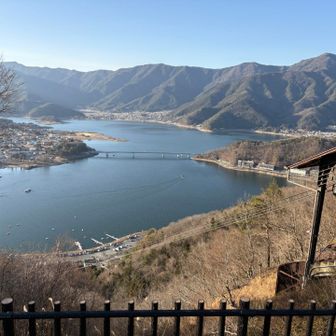 ロープウェイ山頂駅からの河口湖✨