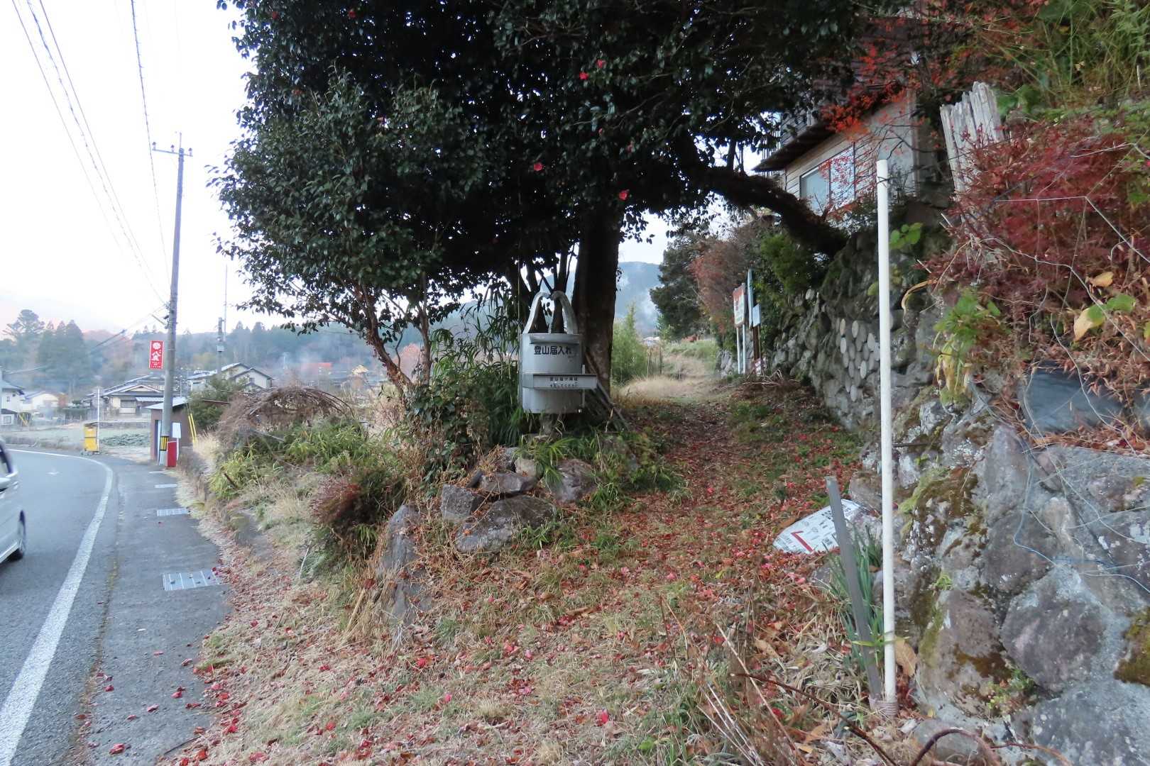 ここから入山。西口登山口
