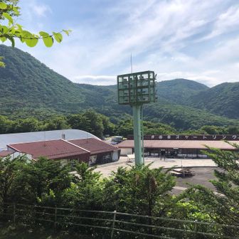 伊香保スケートリンク
左に雄岳　右は臥牛山？と高根？