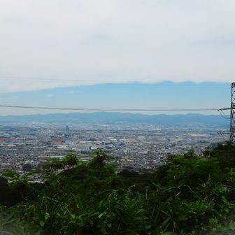 組に山から
稜線が二段に見えますが上は雲の境目です
