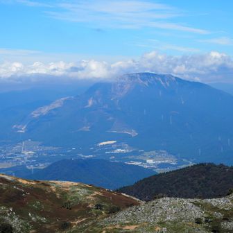伊吹山が近い