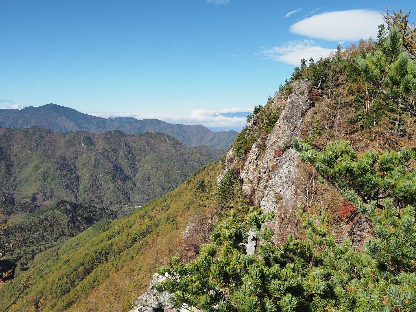 下山時に撮った五郎山の南側