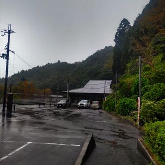 登山客らしい車が1台