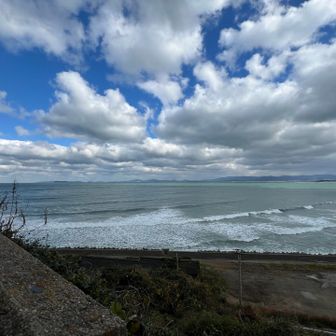 玄界灘側は白波が立つ