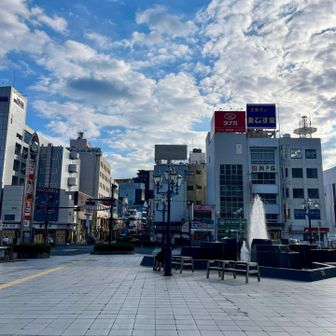 三原駅前。閑散としています。