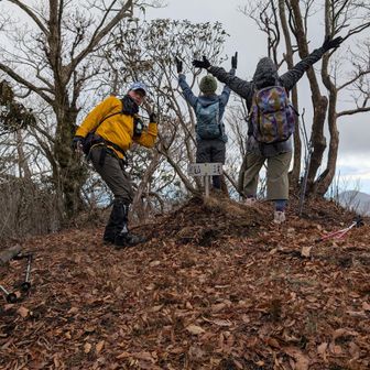 黒岳到着
おのおの好きなポーズで😁