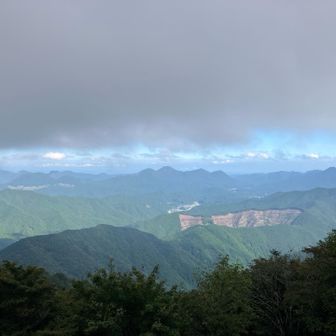 まだギリギリ見えますね😆
ここで山飯…と思っていたのですが
ふわっと動物の匂いが漂ってきたので
早々に撤収😅