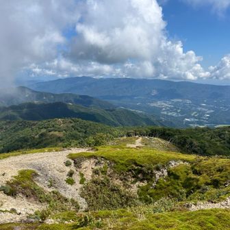 鞍掛峠への下り