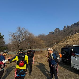 中之嶽神社の下の第二駐車場🅿️集合
第一駐車場は開くのは8時〜ですが
トイレは使えました😊

カリナ隊長
ミチさん（カリナ隊長の子分🤭らしいです）
モーリーさん
ハナさん
のりこさん
よろしくお願いします😊