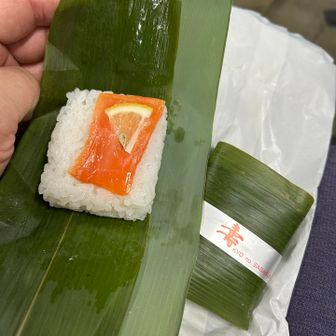 金が鮭、銀が鯛。安定の味。美味しい