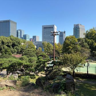 山頂から　テニスコートが見えます