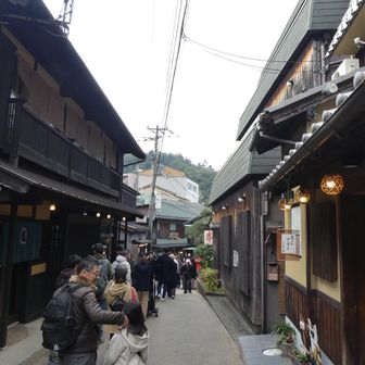 有馬の街に下りてきました　人スゴー