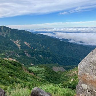 下山途中の黒ボッコ岩からの別山