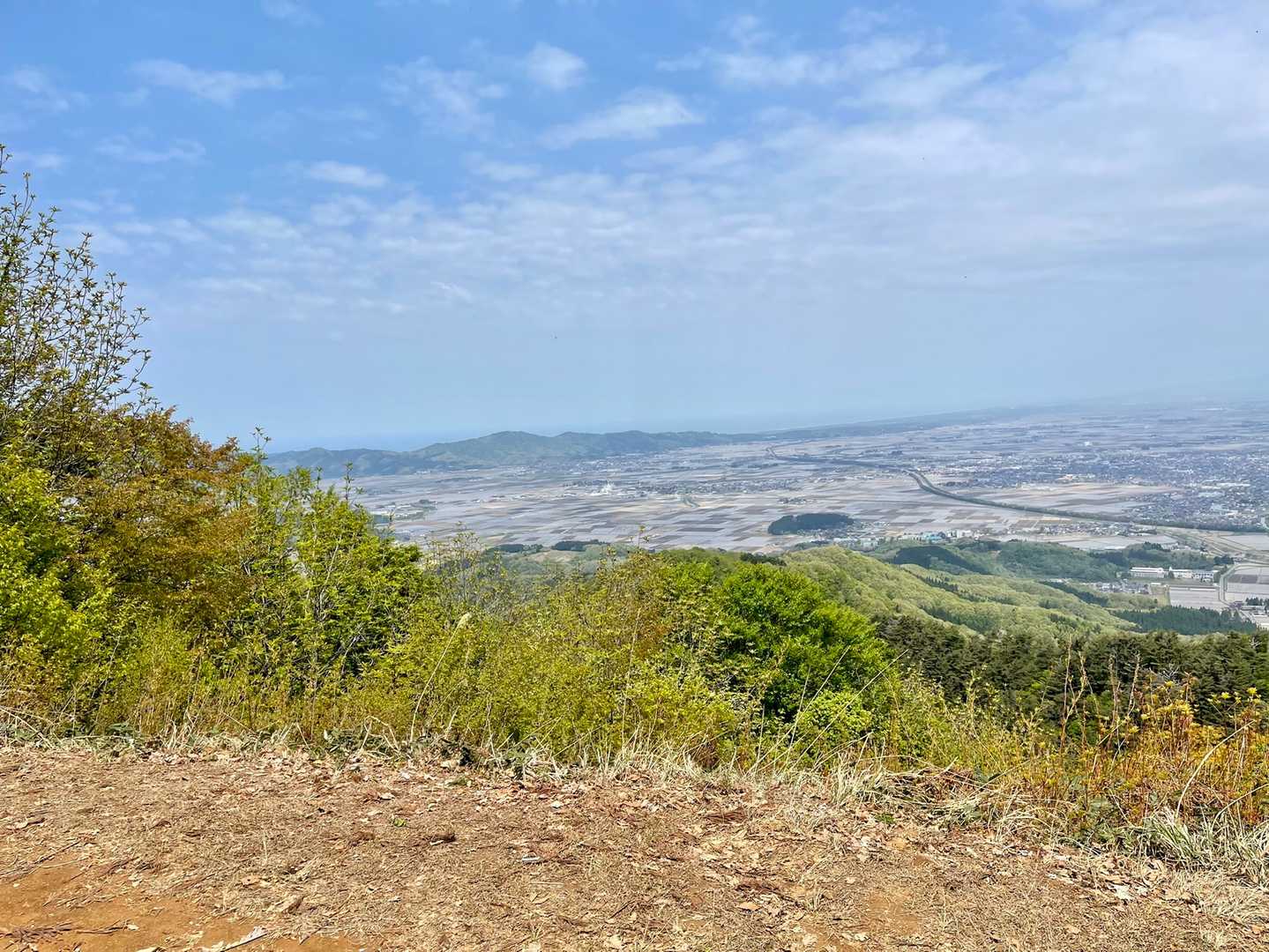 日本海が見える　鳥海山は霞んでた😔