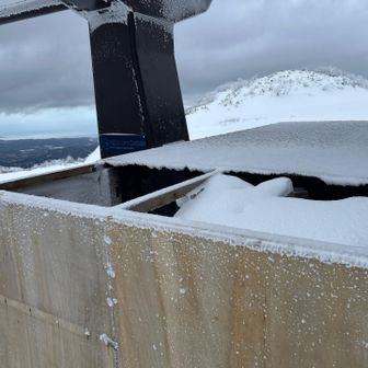 あれ？蓋開いてません？
風で飛ばされた？
大丈夫かな