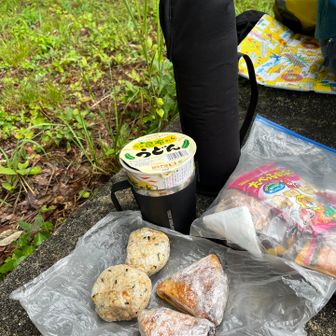 セイコーマートのうどん、アップル🍎パイ🥧、あ！バナナ🍌忘れたー